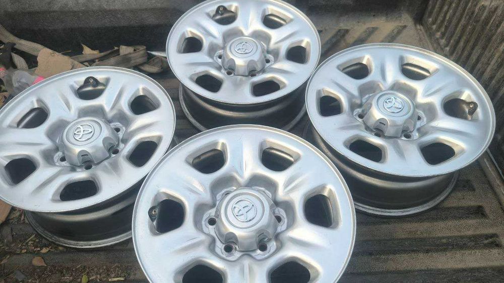 Диски R16 6x139.7 железные штампованные Toyota Hilux Prado120 Fortuner
