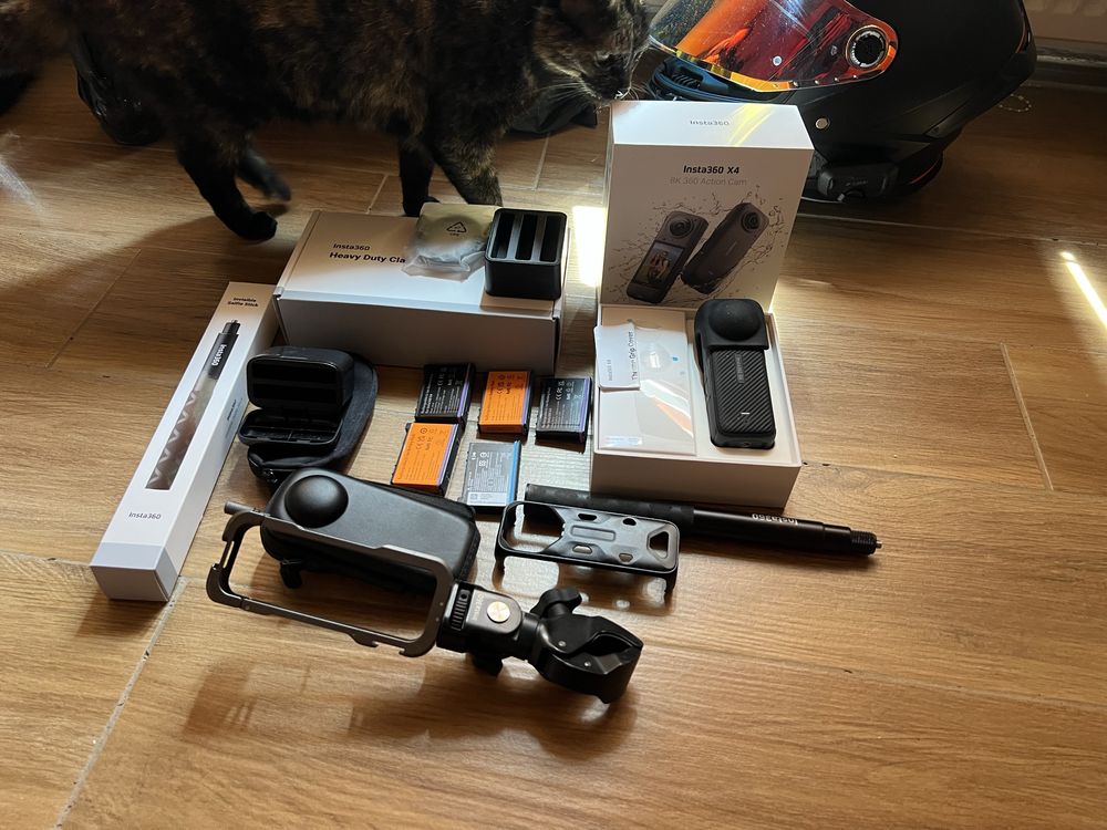 Insta 360 X4 + Accesorii Moto