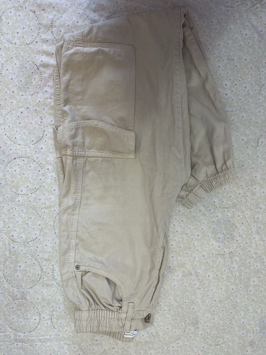 Cargo панталон от Bershka