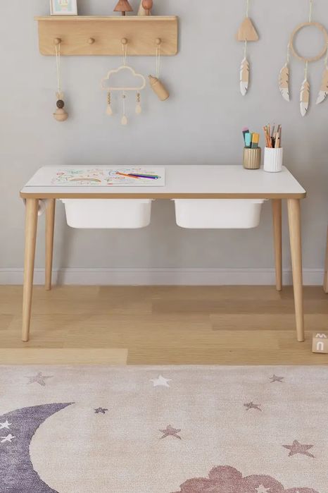 Детска масa със два стола + подарък ролка хартия за рисуване