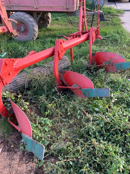 Plug kverneland cu 3, 4 trupite