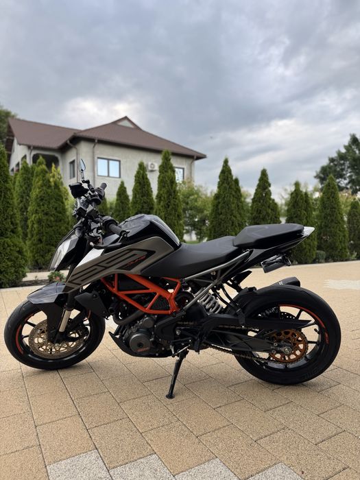 Ktm Duke 125 50 cai (super modificat) pentru a1