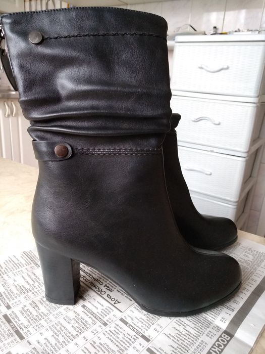 Продаю полусапожки новые 40 размер