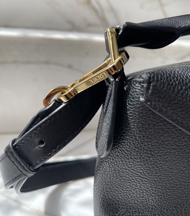 Невероятна черна чанта от естествена кожа Loewe