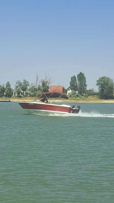 Vând barca Bayliner bowrider cu Suzuki 140 cp