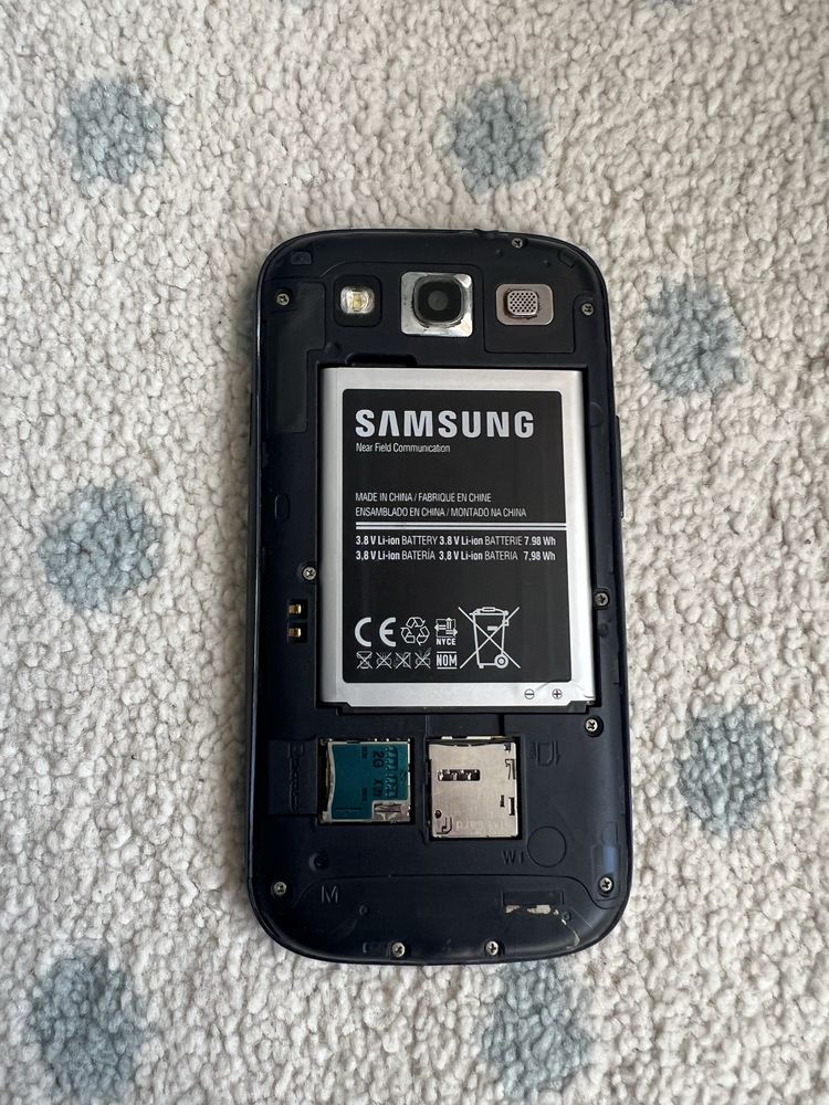 Samsung Galaxy S III за части с оригинална батерия