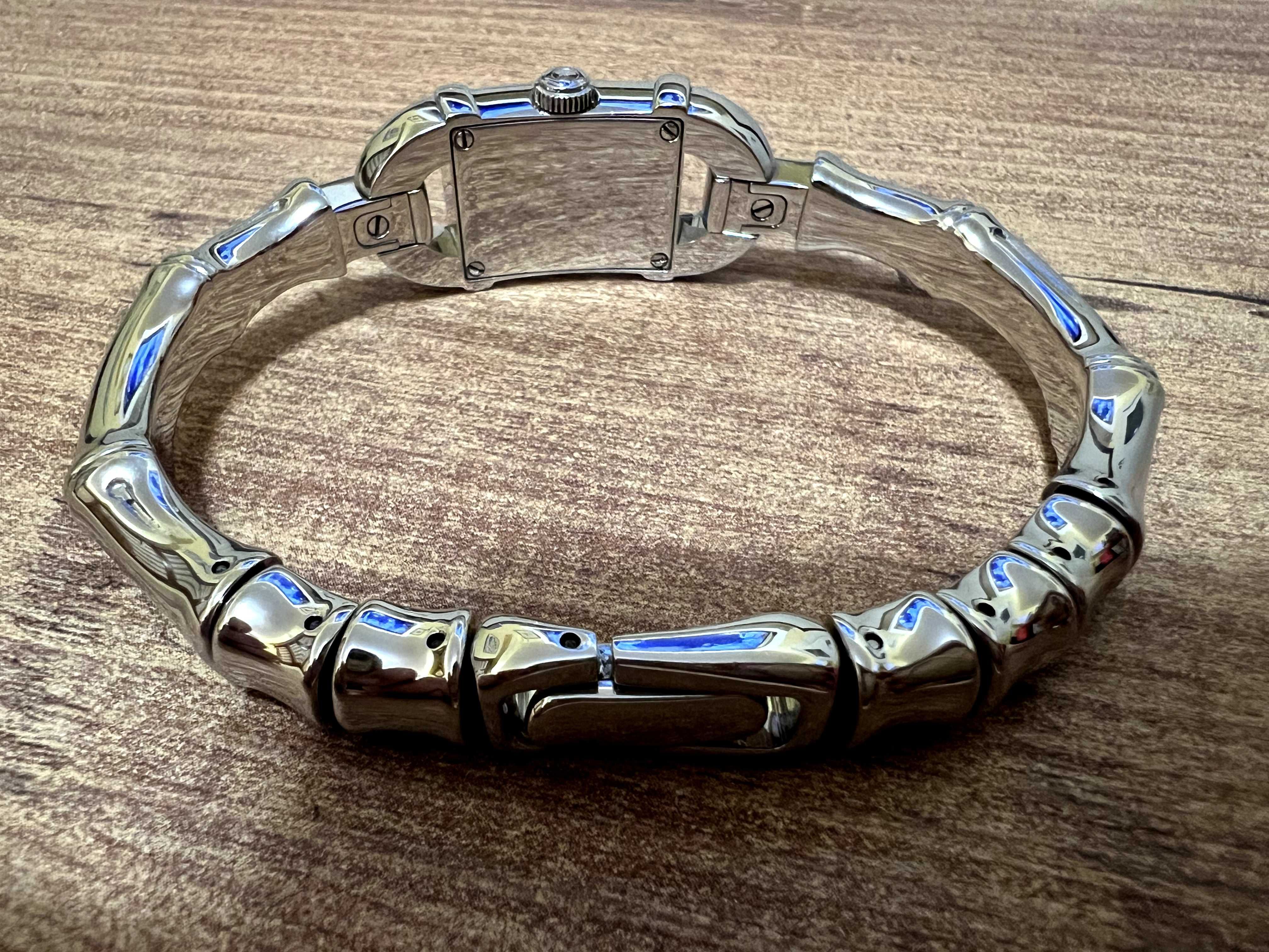 Продавам дамски часовник Gucci