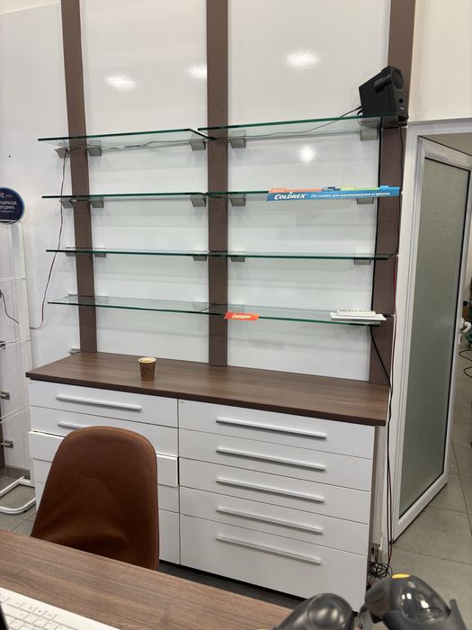 Търговско оборудване за аптека ( аптечно обирудване)