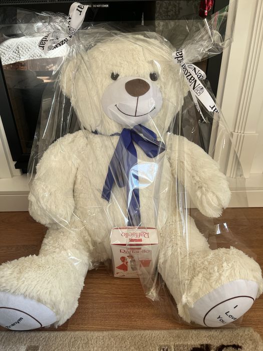 Продам белого мишку медведя новый
