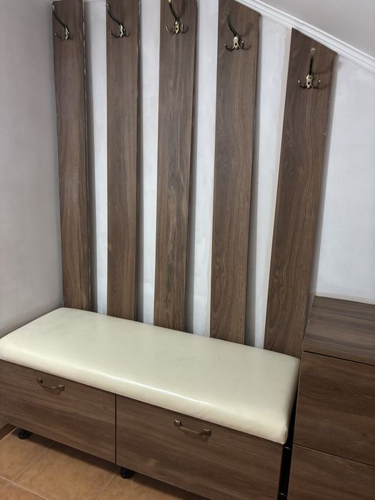 Mobilier hol – cuier, banca si comoda pentru pantofi