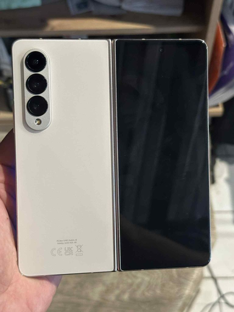 Samsung z fold 4 (като нов)