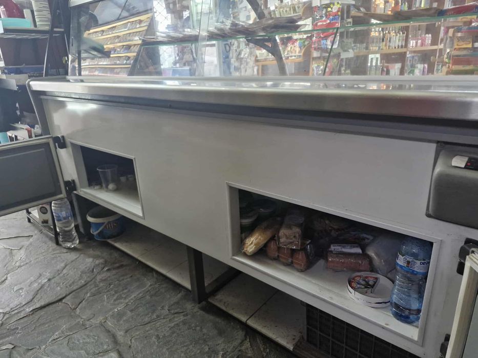 Хладилна витрина “Наги”