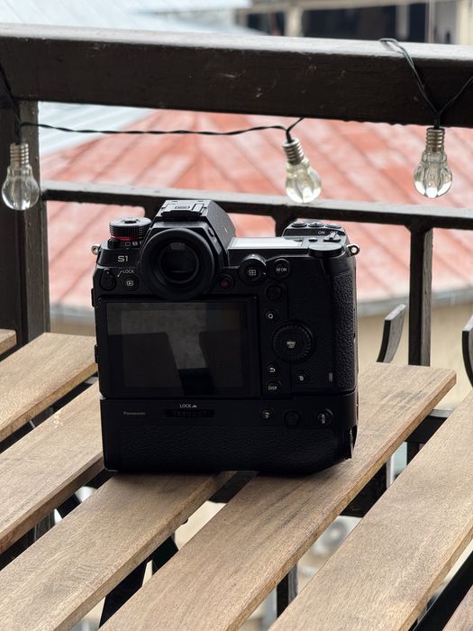 Panasonic Lumix s1 cu grip original, 4 acumulatori si cf express 512gb