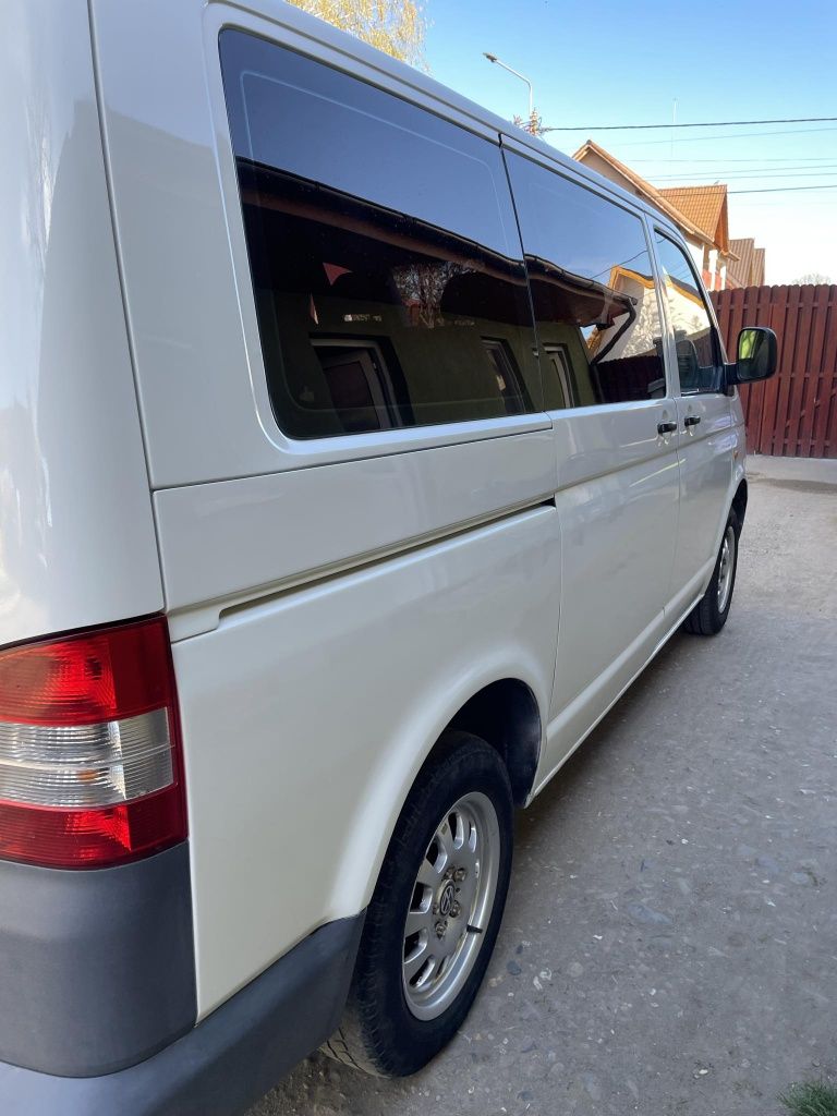 VW Transporter 8+1