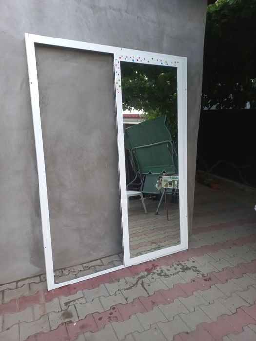 Ușă  glisantă cu oglindă