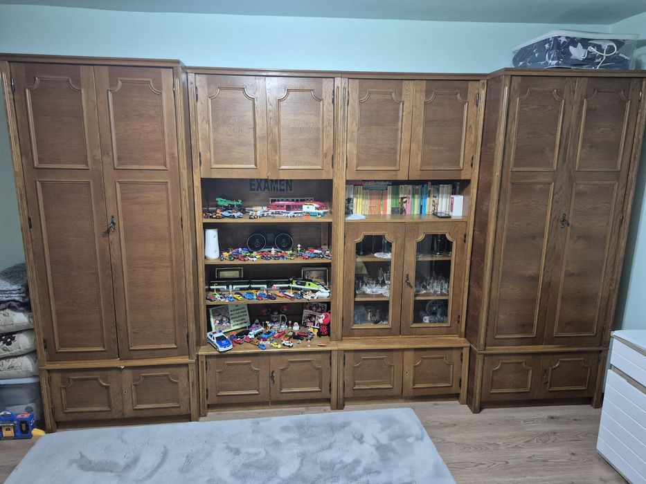 Vând Mobilă din lemn masiv