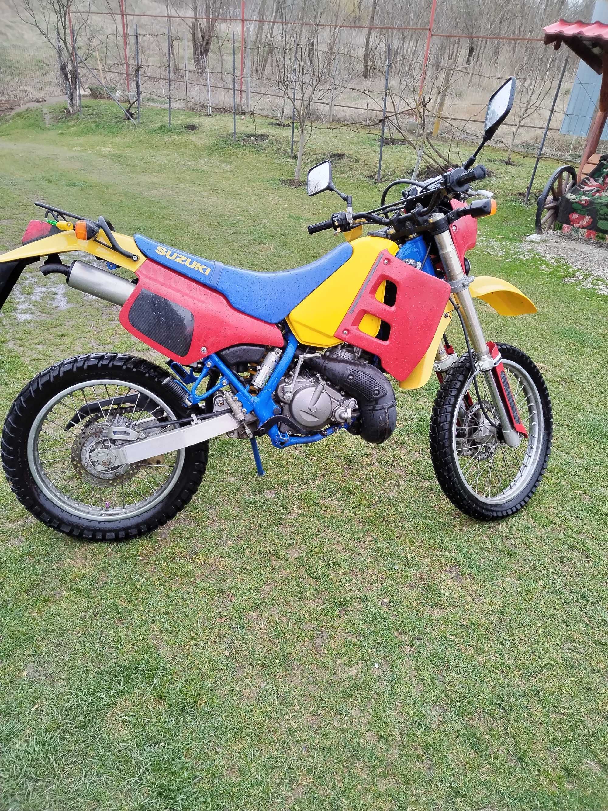 Vând motor Suzuki TS200 R