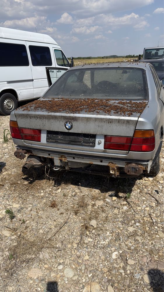 BMW E34 520 продавам на части.