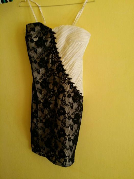 Vand  rochie de seara culoare bej cu dantela neagra