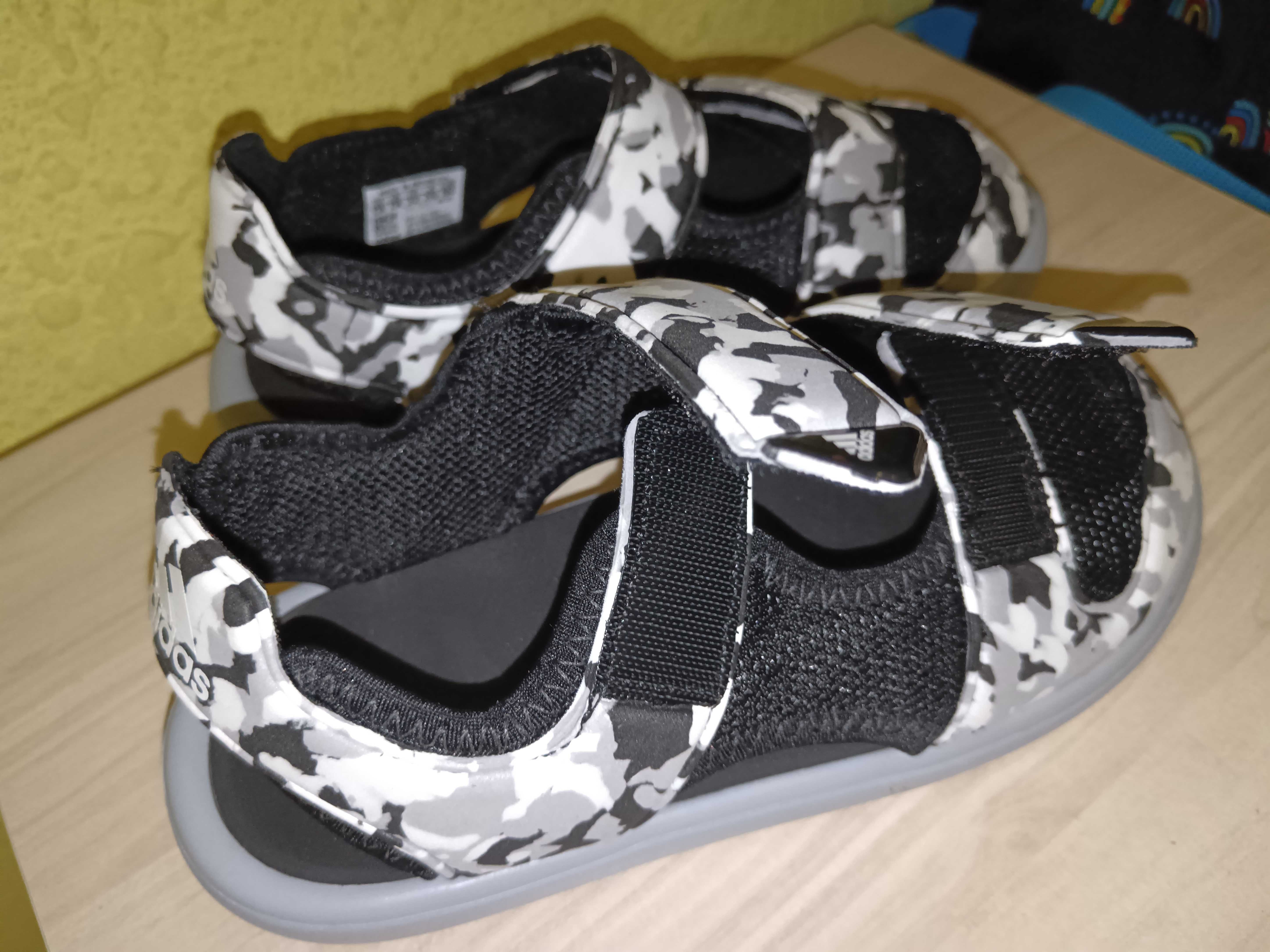 Нови сандали на Adidas размер 32