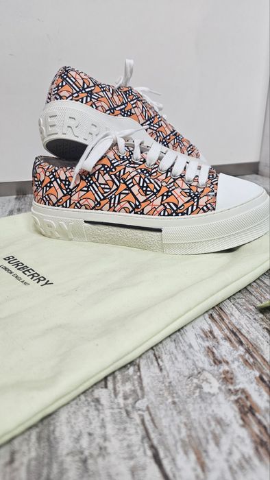 Burberry обувки