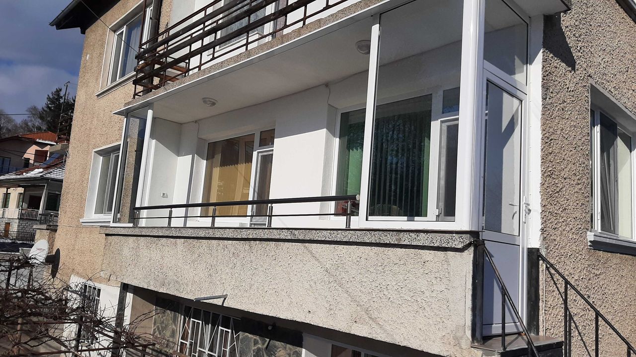 Продава се Къща в Велинград - 240 кв.м за 771 €/кв.м - Снимка #1