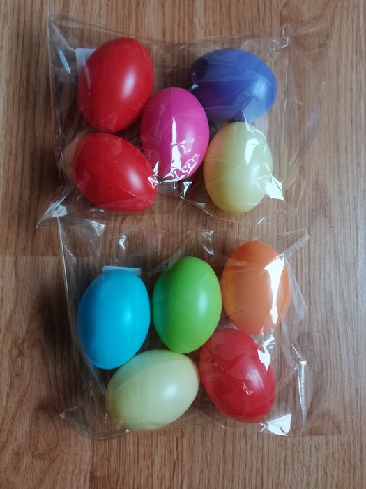 Пластмасови яйца в различни цветове (6см) 5бр