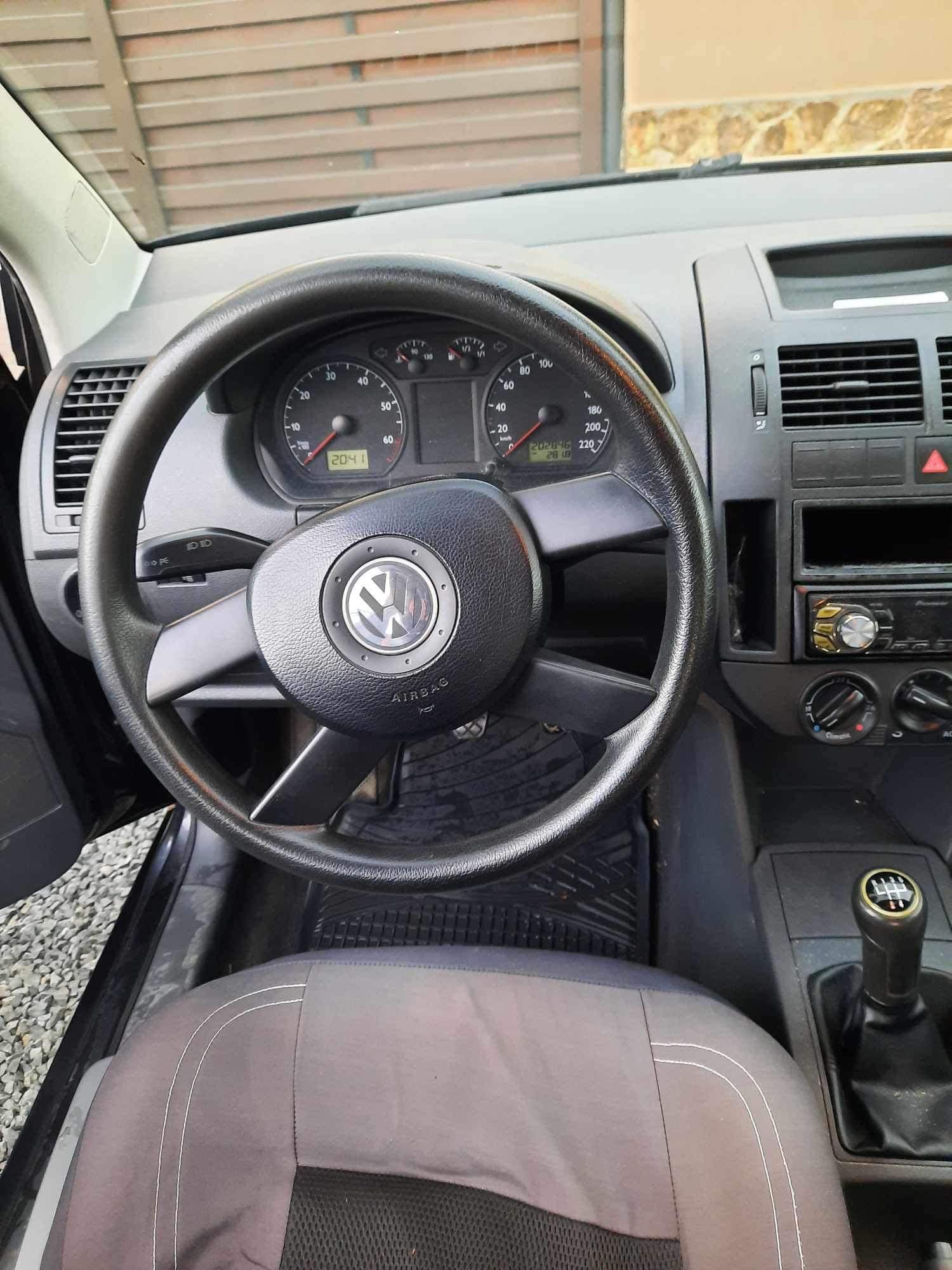 Vând Volkswagen Polo