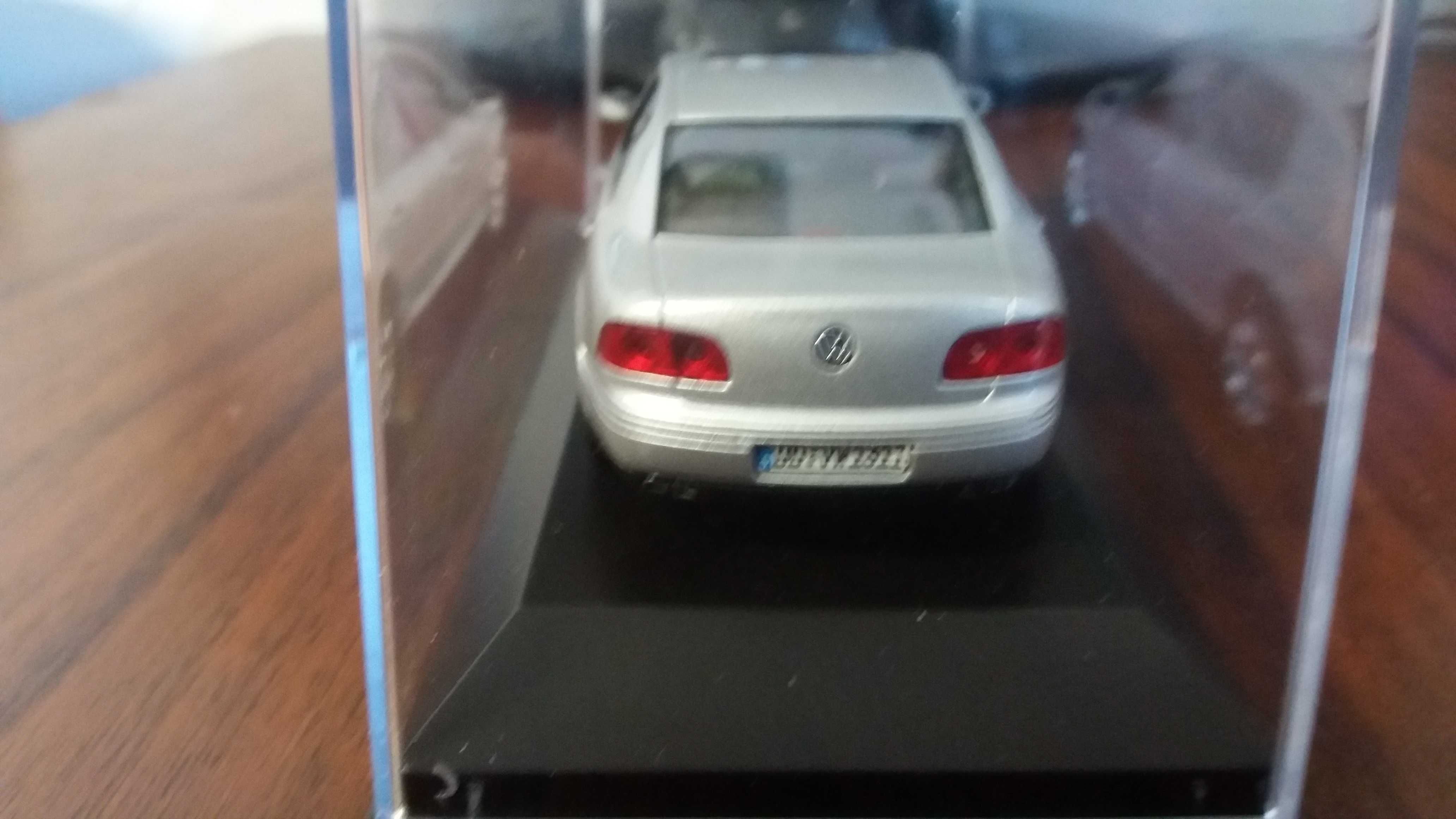 Macheta VOLKSWAGEN PHAETON LIMOUSINE 2002 - Minichamps, 1/43.