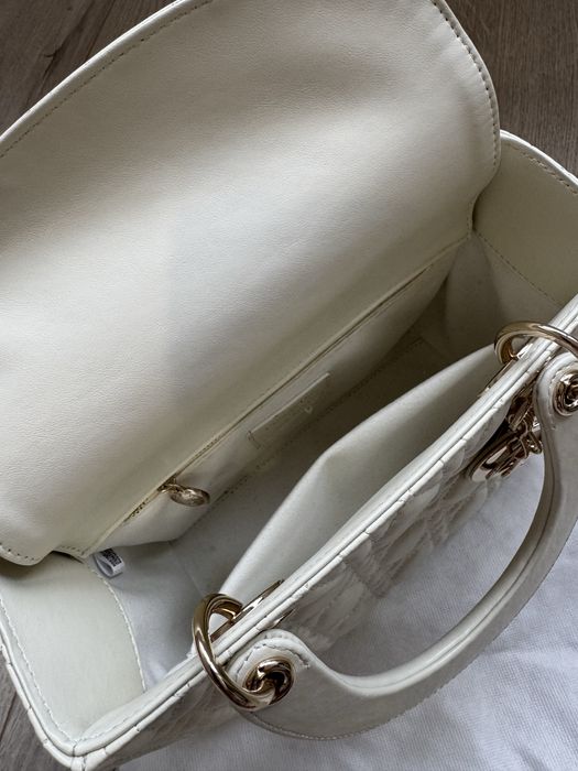 Чанта Lady Dior Medium цвят latte
