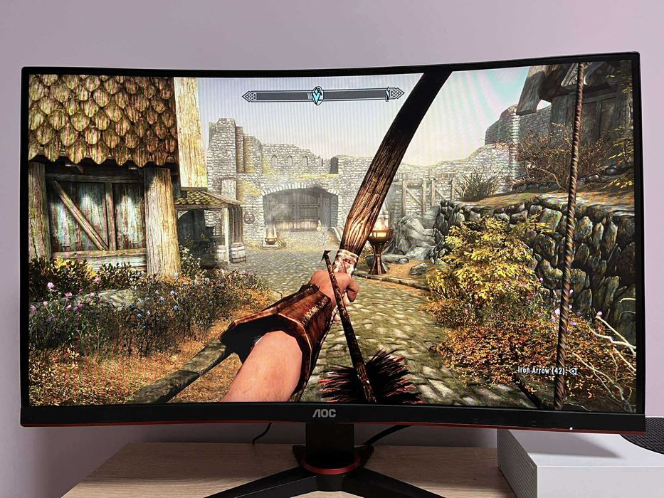 Продавам: гейминг монитор AOC C27G2ZU VA 240hz 27" 1080p