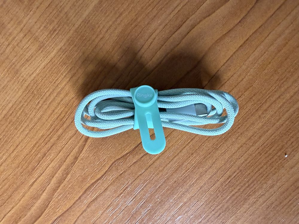 Продавам Apple lightning to USB-C Fabric Cable