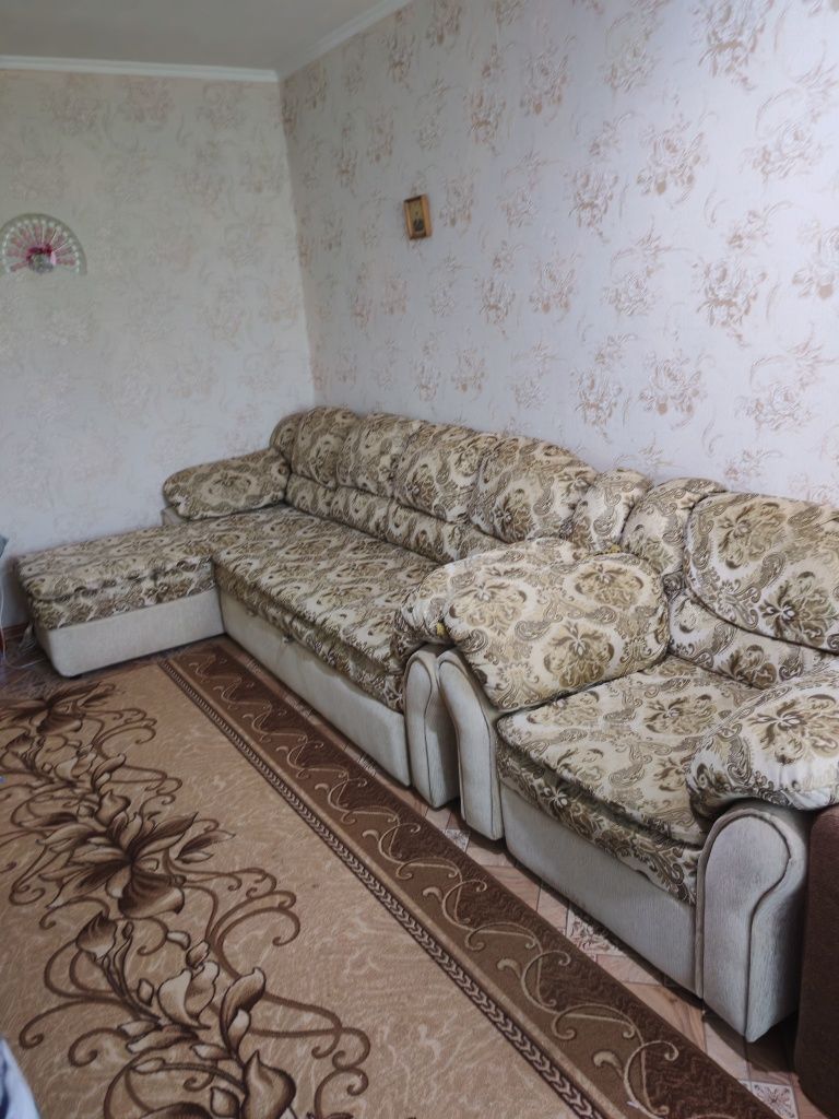 Продам диван угловой