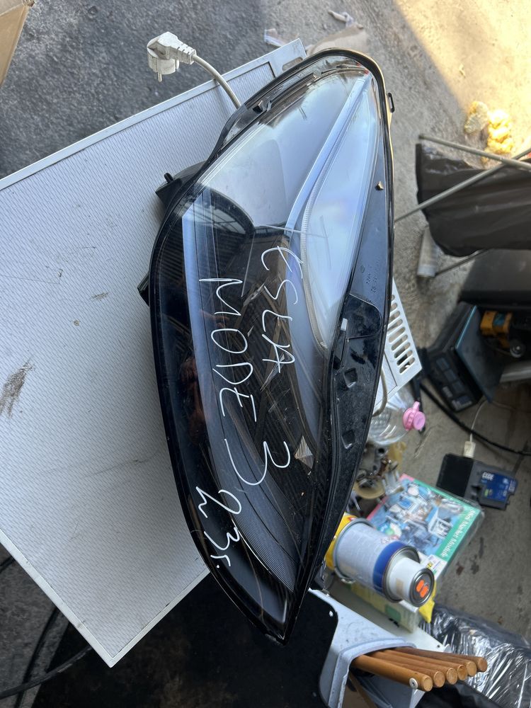 Фар за Tesla model 3