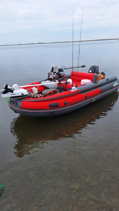 Лодка Скат 390 F