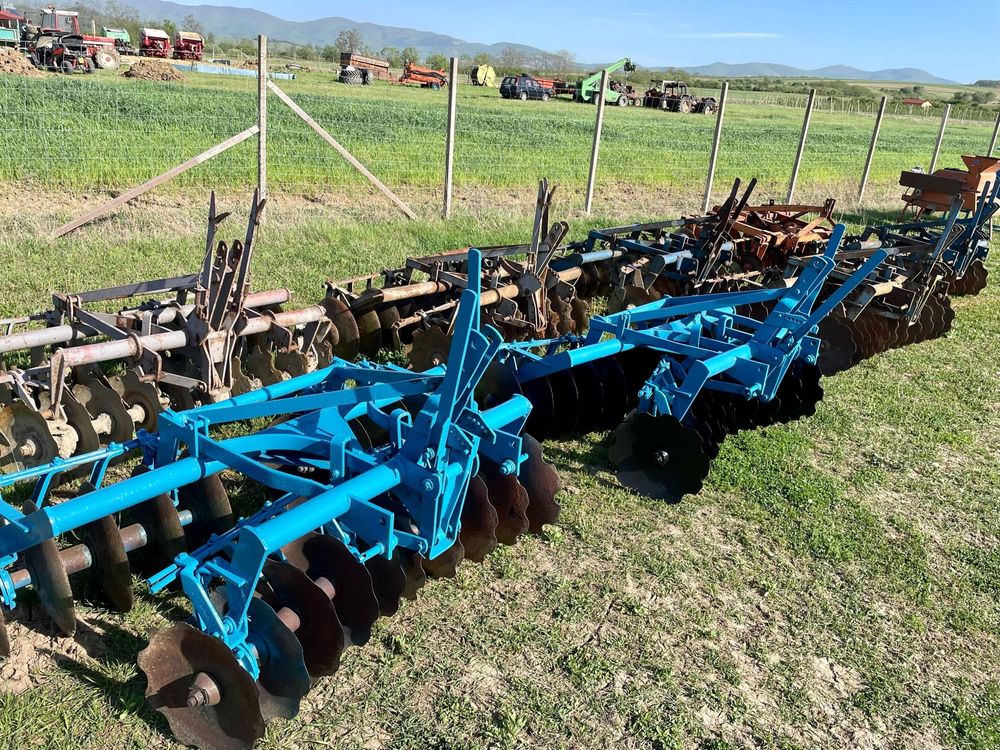 Cultivator combinator disc purtat