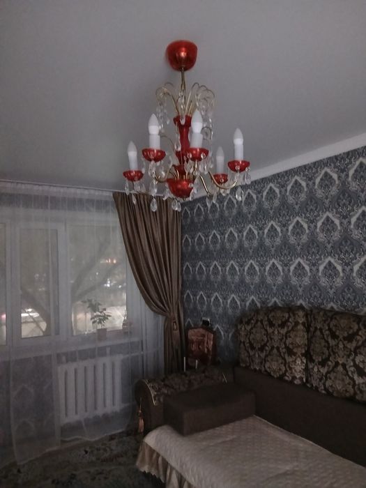 Продам хрустальную люстру