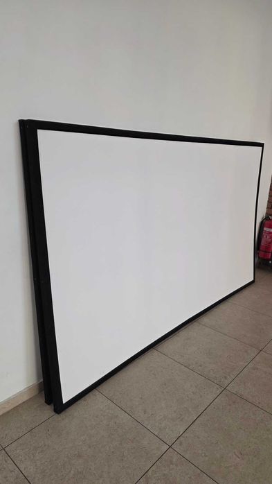 Екрани за проектор 130"