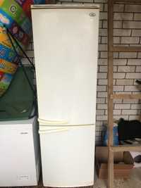 Холодильник Атлант 1,95 см. В идеальном  состоянии