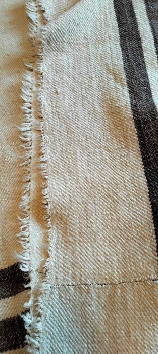 Продавам вълнено тъкано одеяло