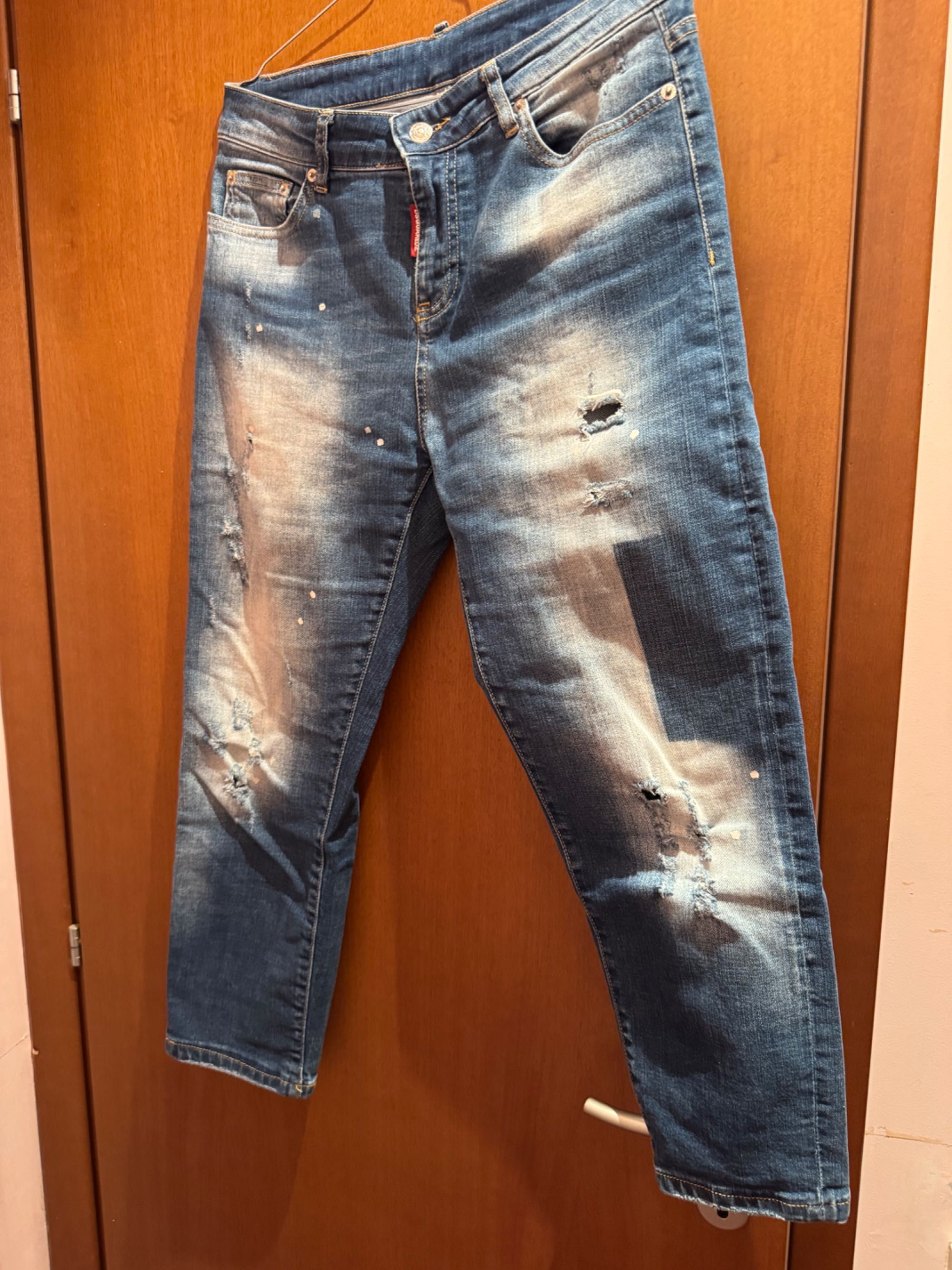 Дънки на марката Dsquared2