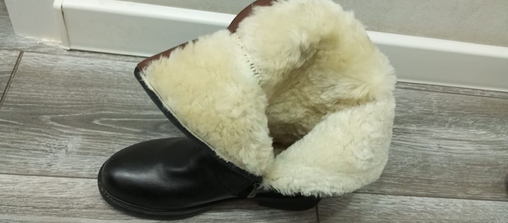 Продам женские зимние сапоги