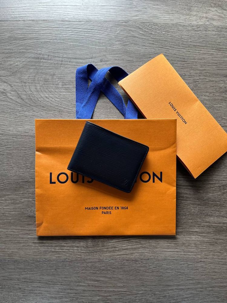 Louis Vuitton оригинал портмоне• Size: OS • Condition: 9/10