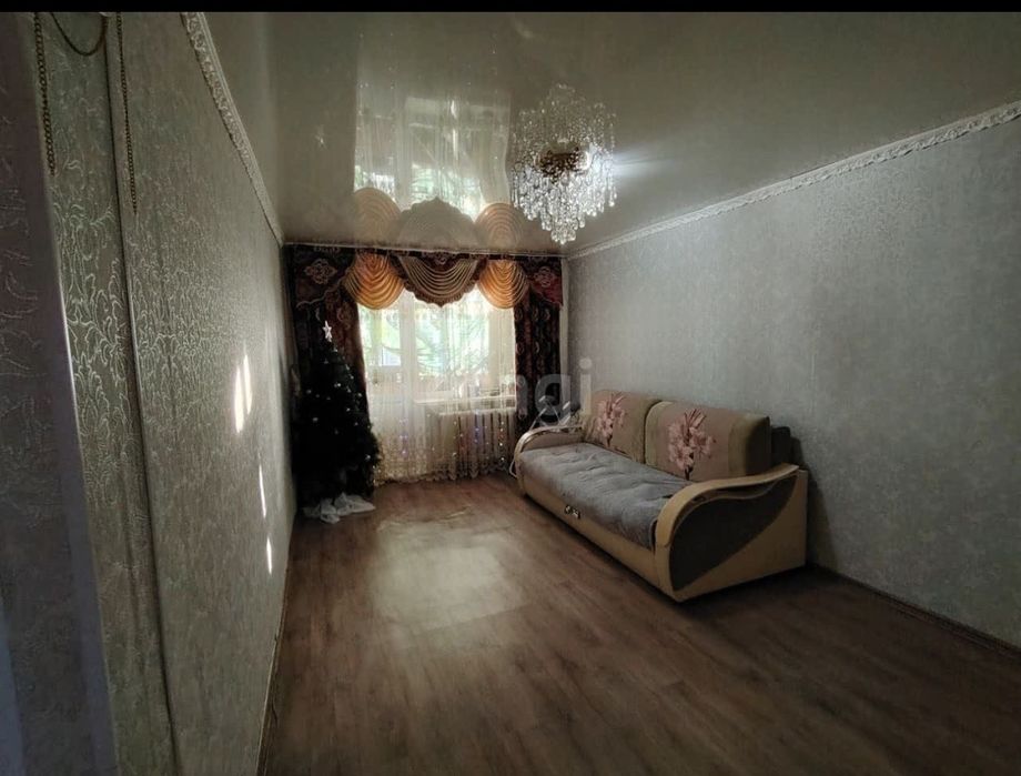 Продается трехкомнатная квартира в 9 микрорайоне рядом с супермаркетом