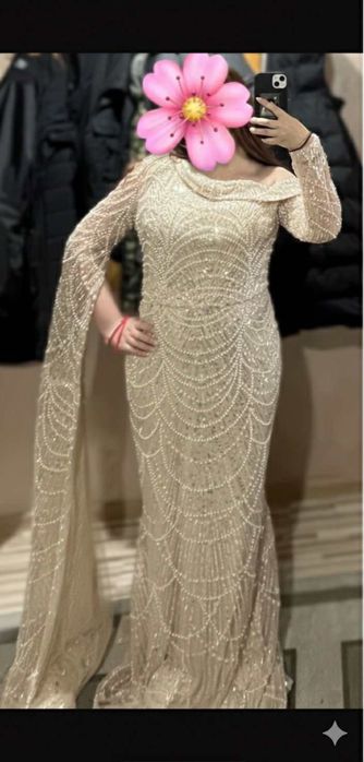 Официална рокля.