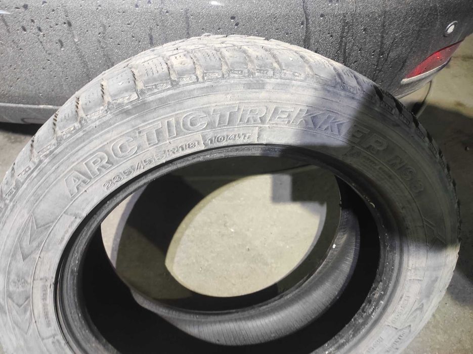 Продам зимние шипованные шины  235/55 R18 104T