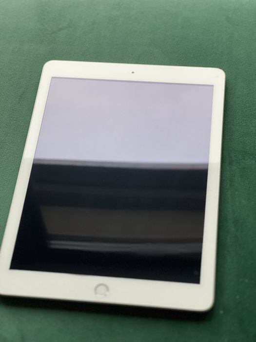 Vând iPad 5th generation 128 GB