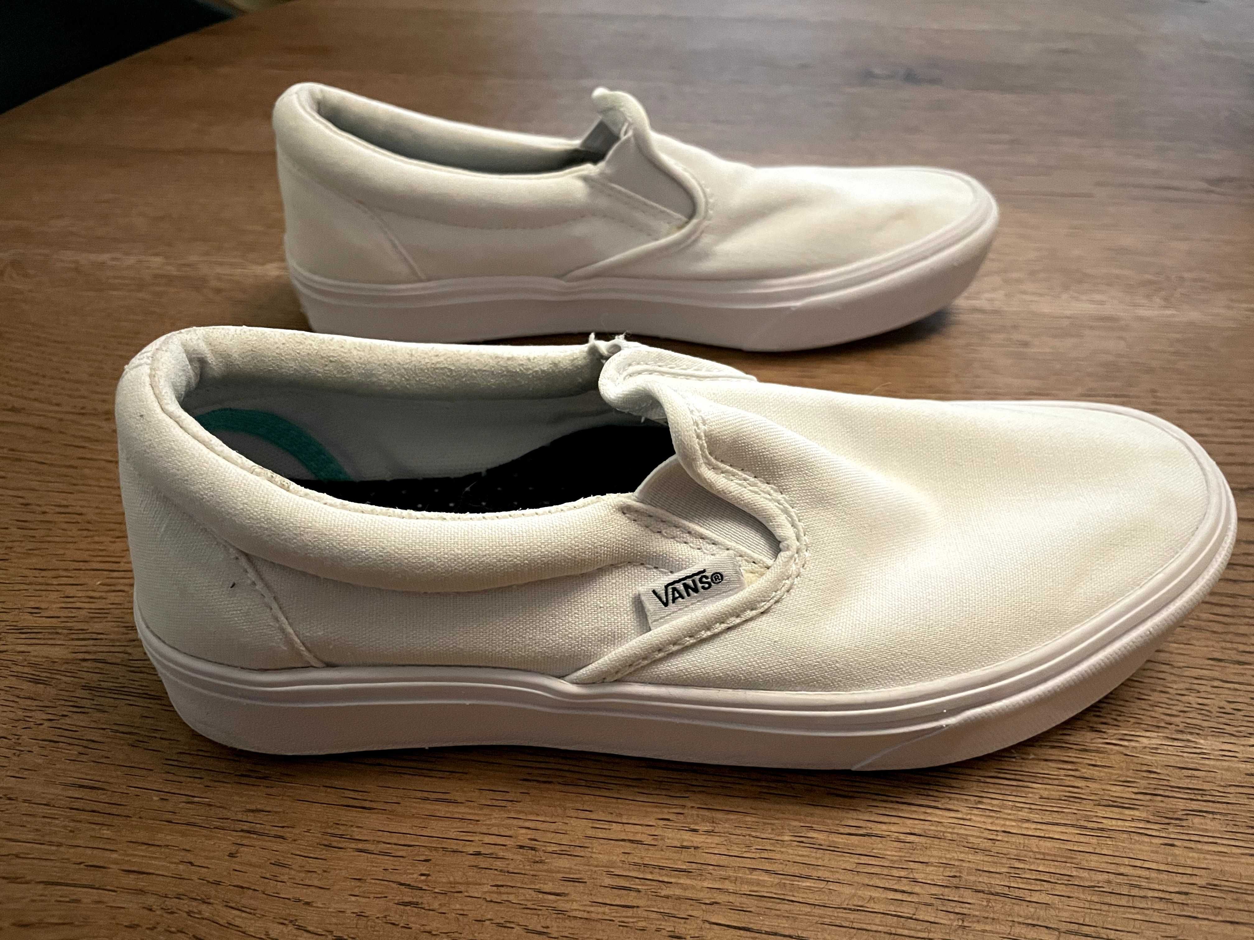 Бели Vans Slip-on