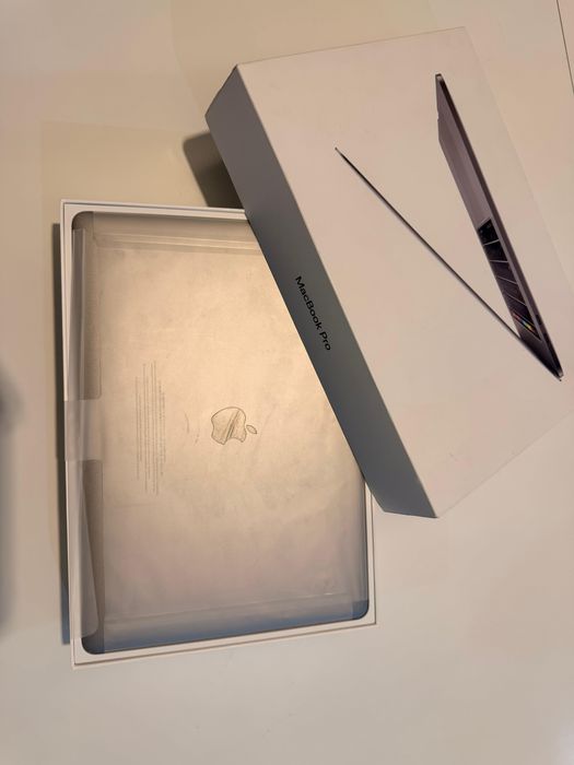MacBook Pro 15” Touch Bar/i7/16GB/SSD 1TB/Baterie 178 cicluri