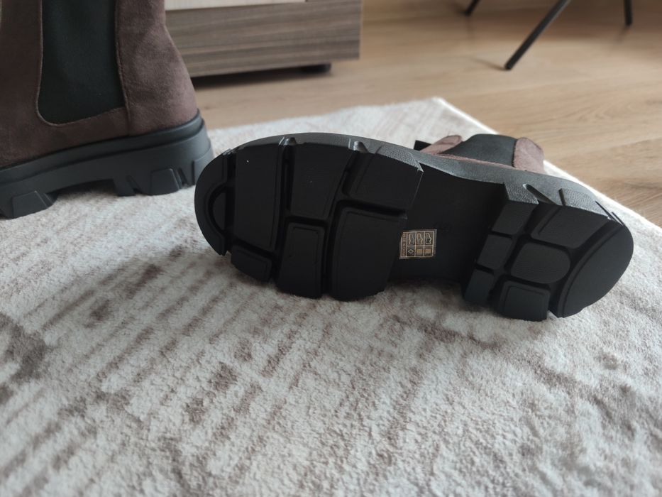 Нови велурени боти 38 номер